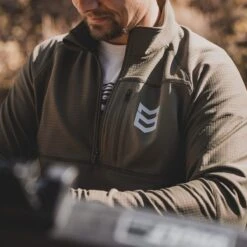 MID-MOUNTAIN GRID FLEECE 1/4 ZIP 16 MID-MOUNTAIN GRID FLEECE 1/4 ZIP -Mtn Ops Shop MidMountain1 4Zip lifestyle 2